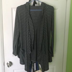 Grey and black flowy light top/overlay